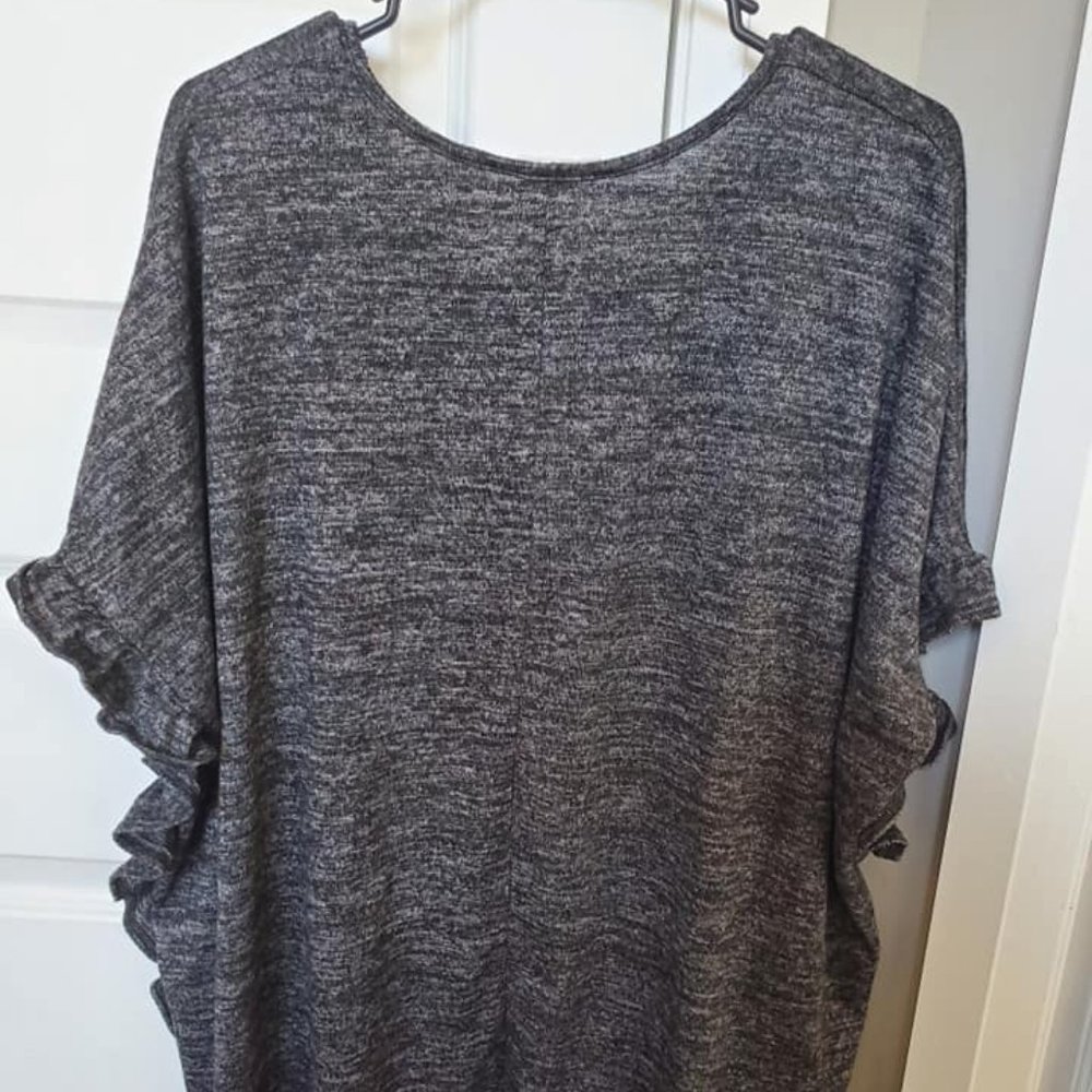 August Mist Ruffle detail top 1X